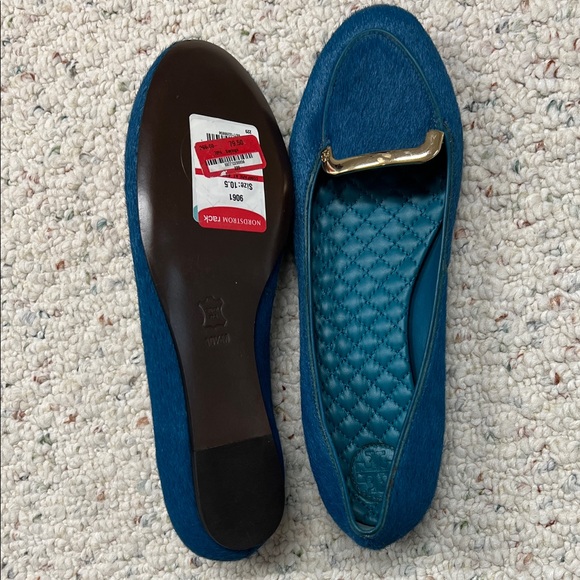 Tory Burch Teal Loafers with Gold Detail - Picture 3 of 5